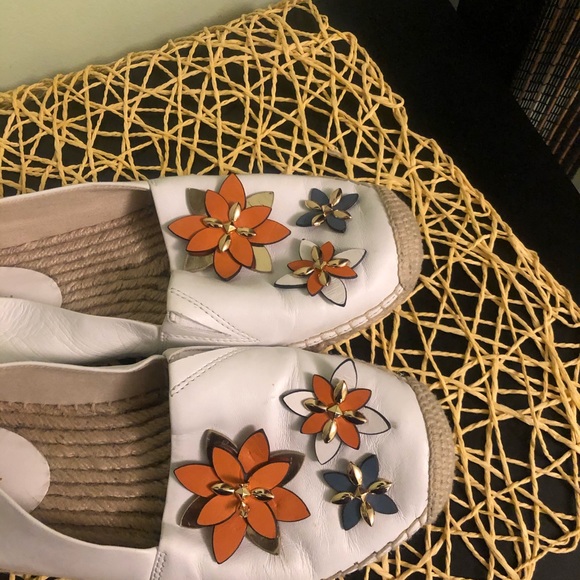 Michael Kors white flats - Picture 1 of 4